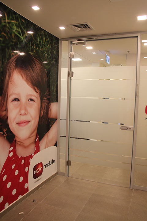 כניסה מעוצבת לחלל עבודה