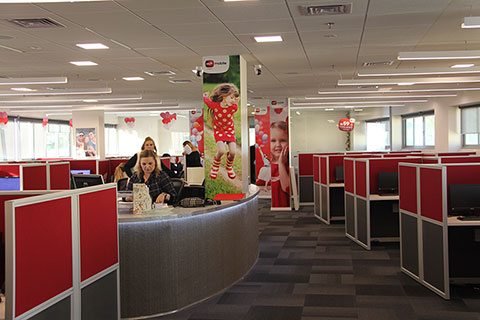 דלפק קבלה משרדי הוט