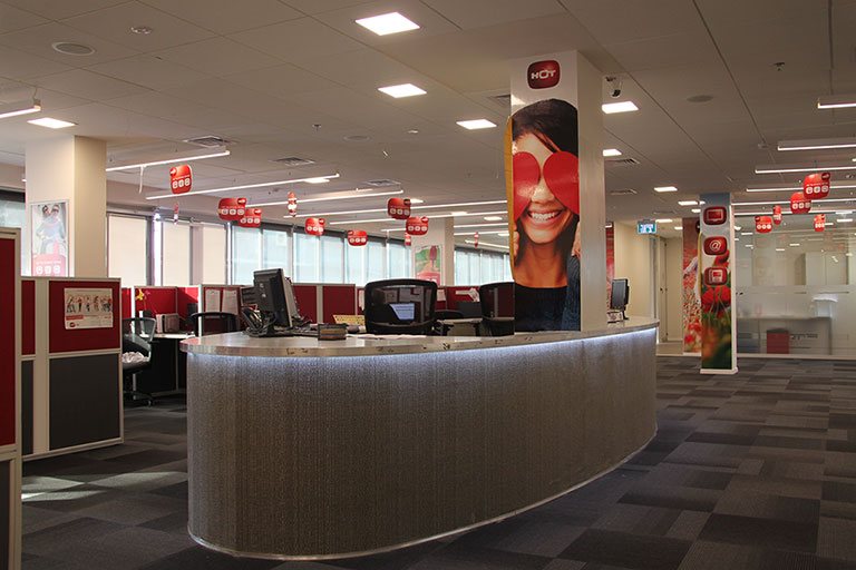 דלפק קבלה משרדי הוט