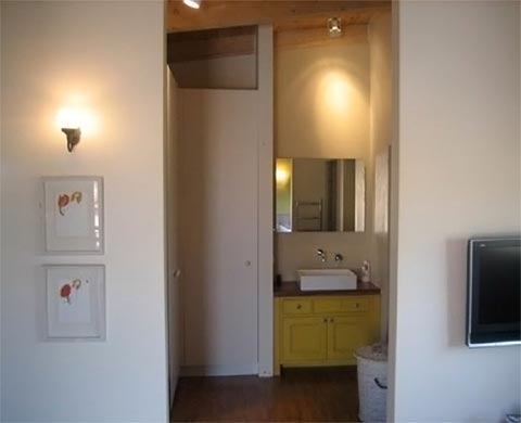 חדר רחצה ביחידת הורים