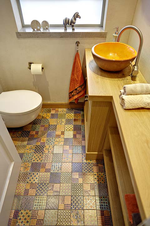 רצפת שרותים